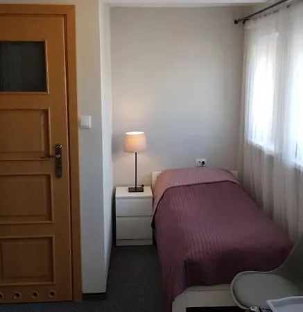 Merkado Nocleg ze śniadaniem 3*